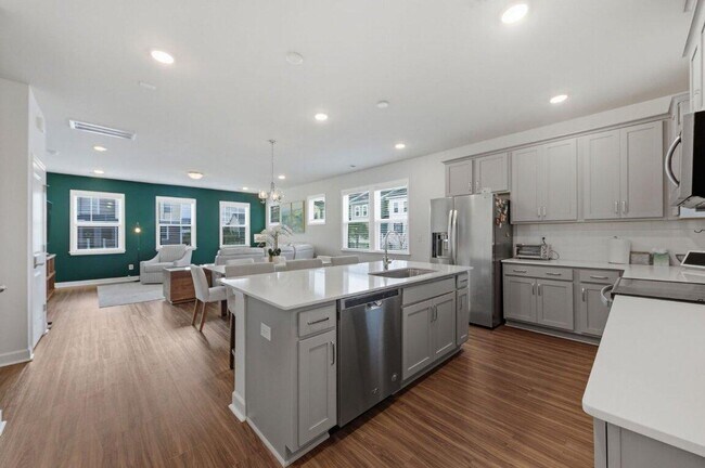 Building Photo - 301 Lanyard St