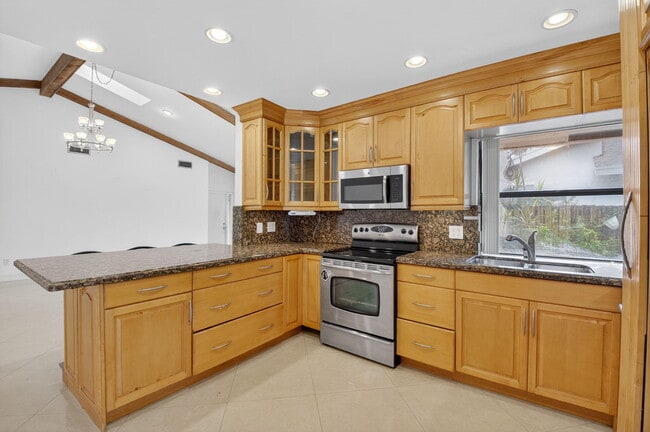Building Photo - 7576 Sierra Terrace E