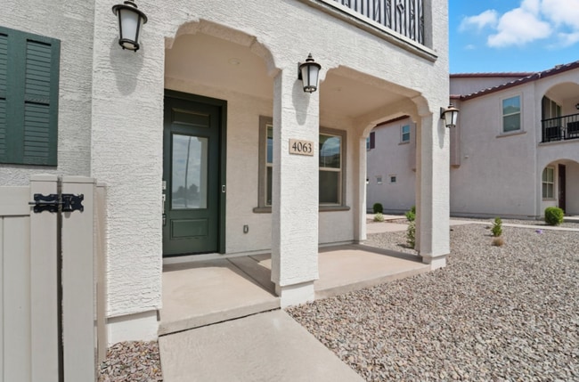 Building Photo - *Like Brand New Luxurious Modern 3 Bedroom 2 Bath Townhome in Warner Meadows!**