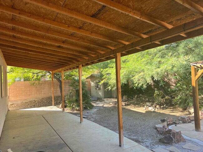 Building Photo - 205 Valare St