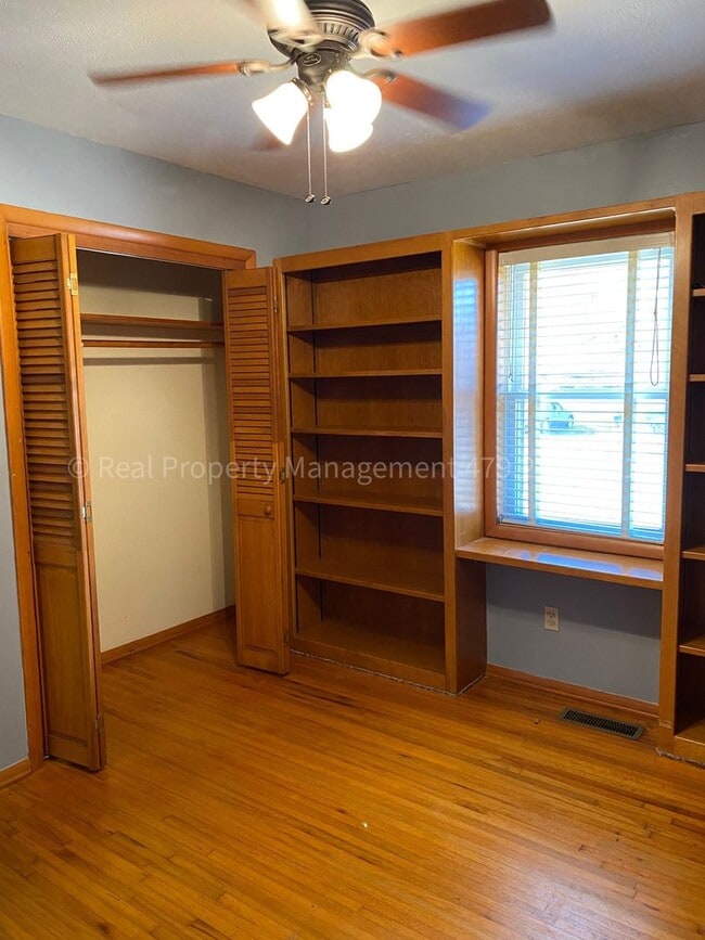 Building Photo - 1901 S 72nd St