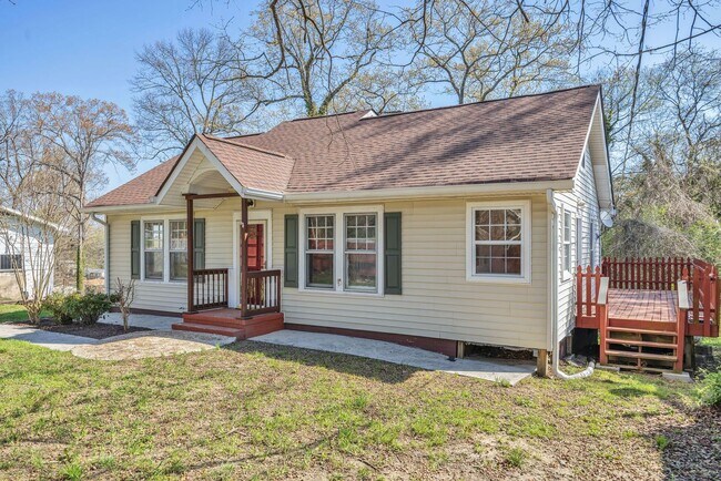 Building Photo - Charming 3 bed, 2 bath Rossville, GA Rental!