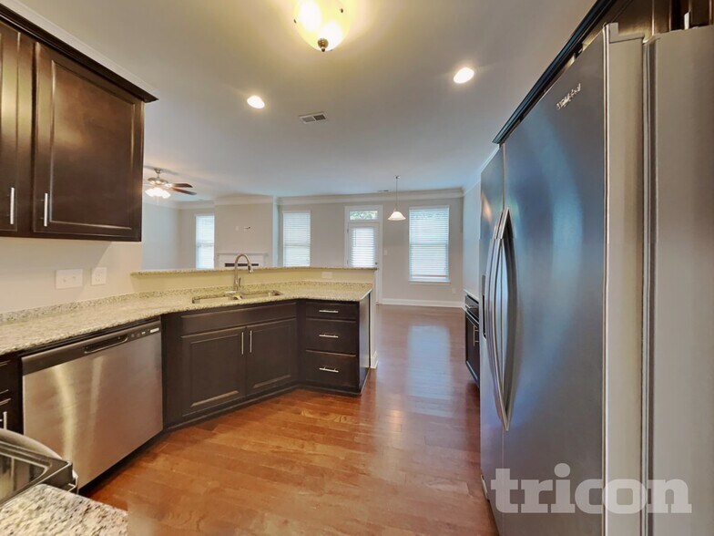 Building Photo - 2203 Wise Owl Dr