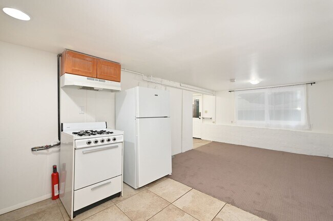 Building Photo - 5516 20th Ave NE