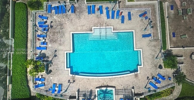 Building Photo - 3020 NE 32nd Ave