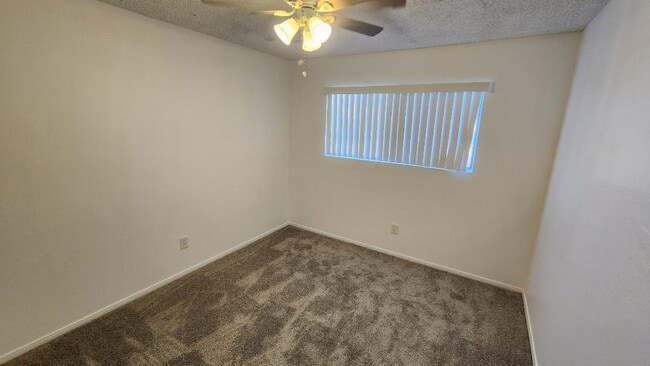 Building Photo - 324 Zenith St