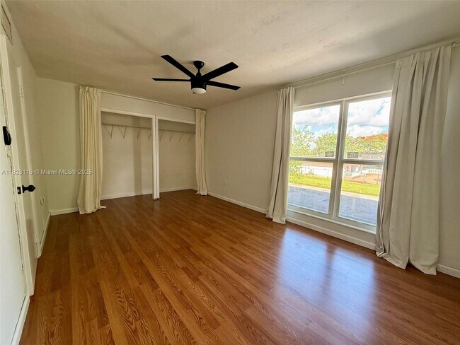 Building Photo - 8522 SW 103rd Ave