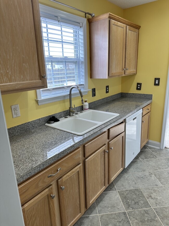 Building Photo - 134 Annie Rd