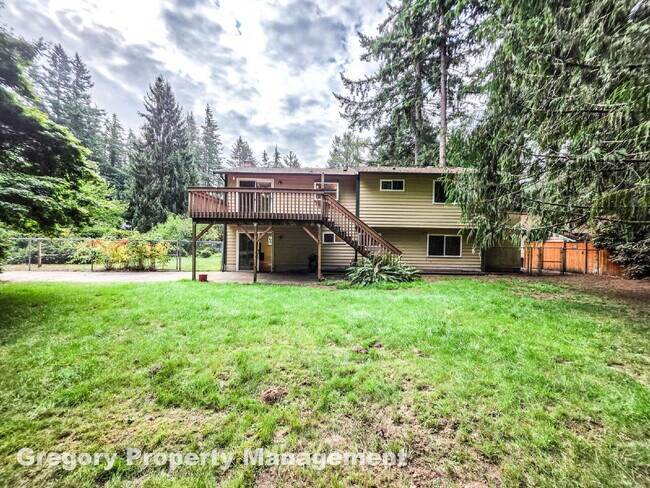 Building Photo - !! $3500 for 18 month lease !!  Private La...