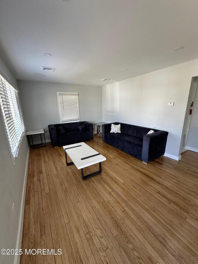 Building Photo - 10 Cambell Ct