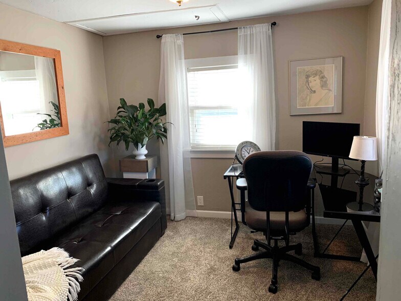 Building Photo - 2167 Hilltop Dr