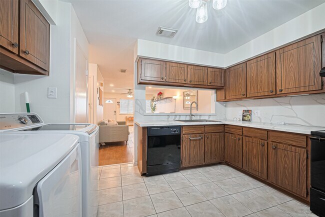 Building Photo - 4304 Sherwood Ln