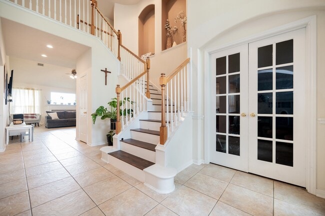 Building Photo - 1823 Blue Water Bay Dr