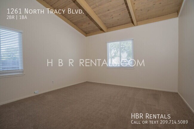 Building Photo - 1261 N Tracy Blvd