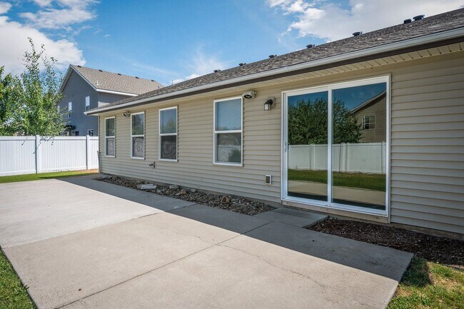 Building Photo - 3 bed 2 bath Rancher, Landings Community, CDA