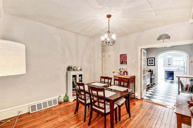 Living room - 1613 S Juniper St