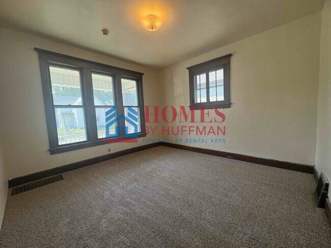 Building Photo - Large Four Bedroom | Two Bath House