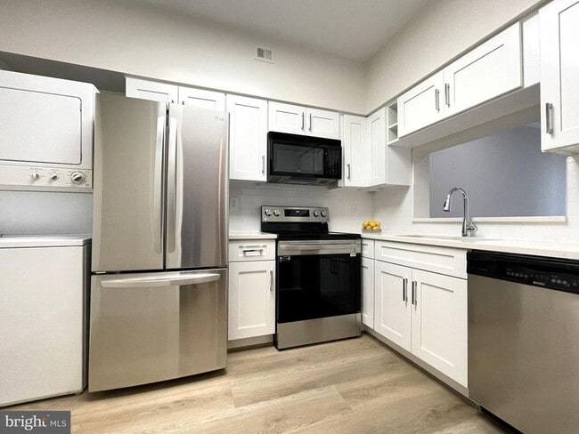 Building Photo - 1805 Crystal Dr