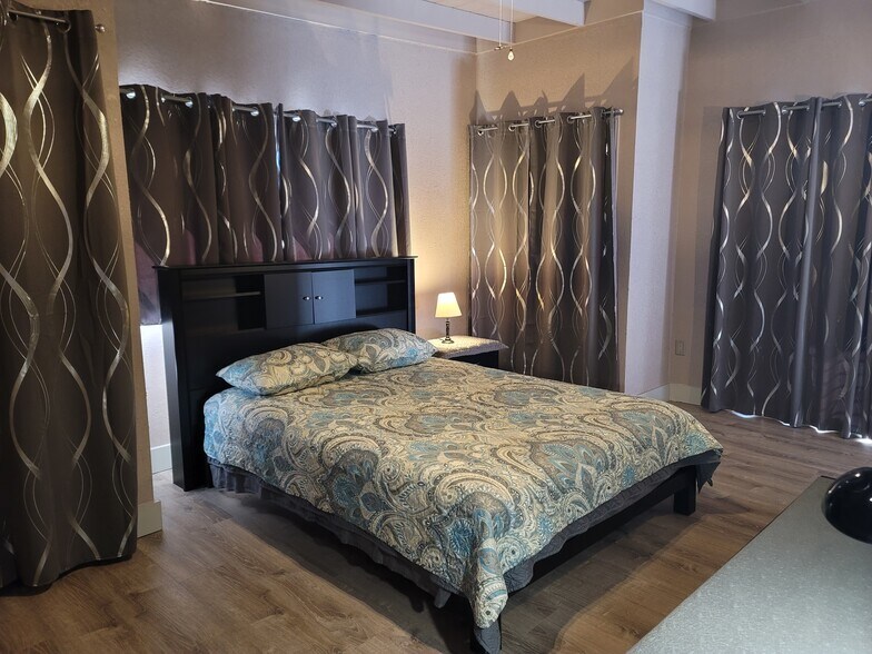 Building Photo - 5321 NE 29th St