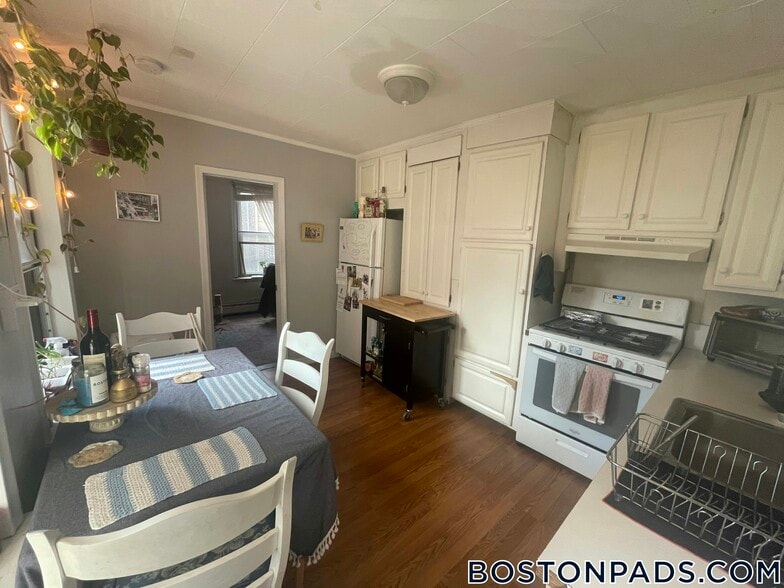 Building Photo - 92 Endicott St