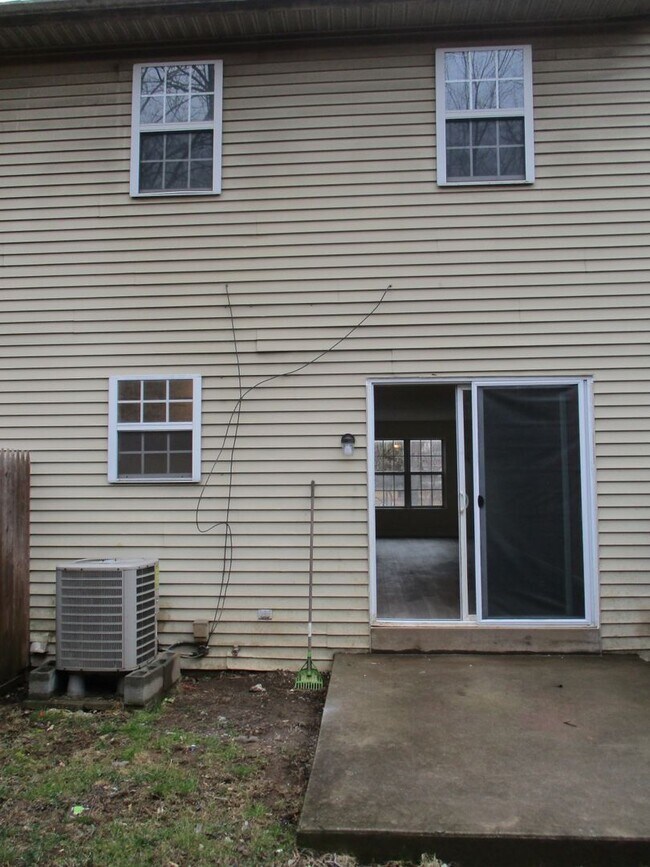 Building Photo - Northampton School District spacious end unit townhome located in the Borough of Bath featuring s...