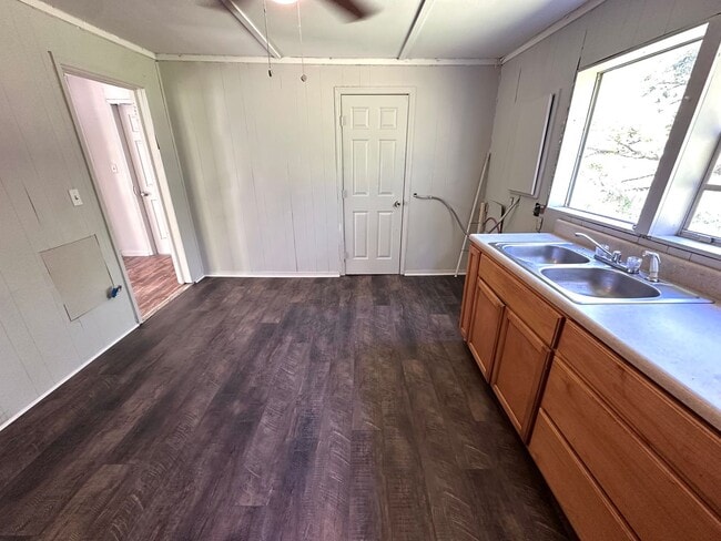 Building Photo - 1 Bedroom- 1 Bathroom- (with bonus room) House in Shannon!