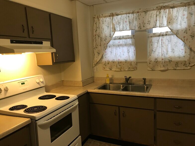 Kitchen - 732 Harrison Ave