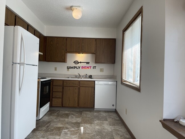 Building Photo - Huge 3 Bedroom Duplex in Ames, Aug 1st