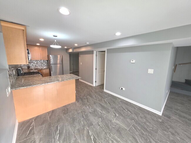 Building Photo - 5134 W Henderson St