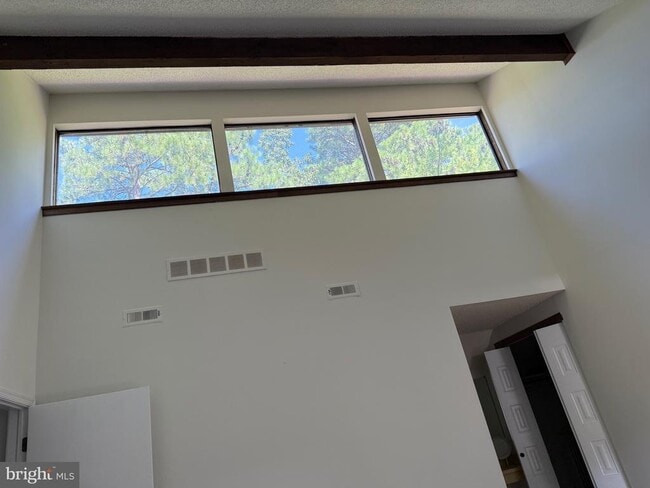 Building Photo - 4 Hazelhurst Dr