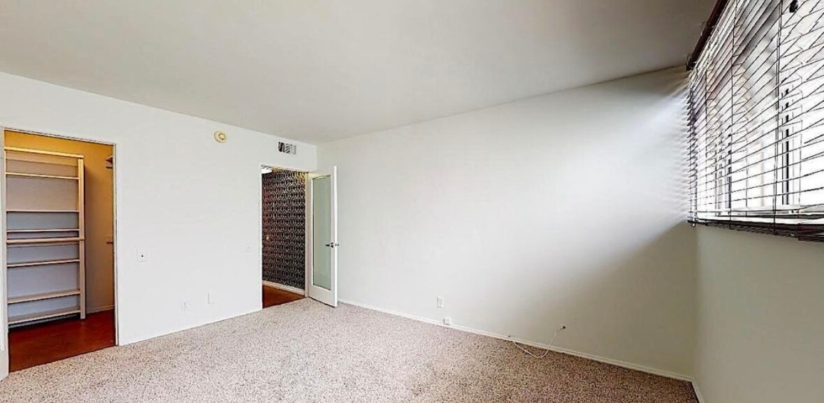 Bedroom - 1025 N Kings Rd