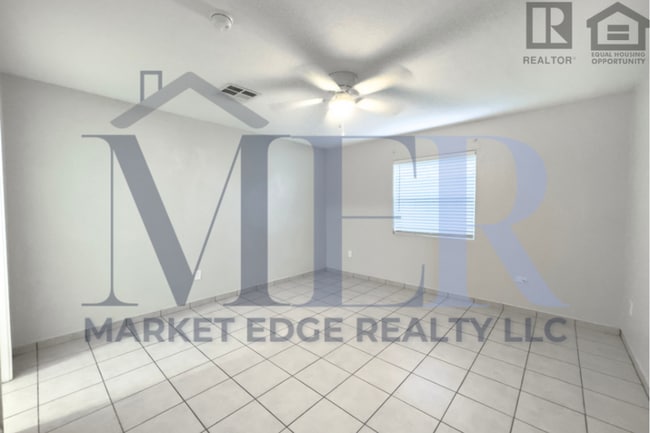 Building Photo - 1023