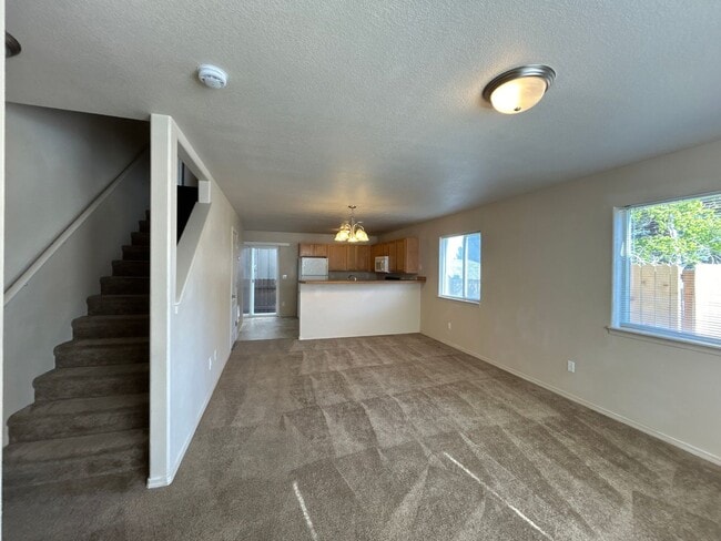 Building Photo - 3 Bedroom Townhouse in The Pines at Pilot ...