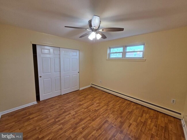 Building Photo - 553 Fanshawe St