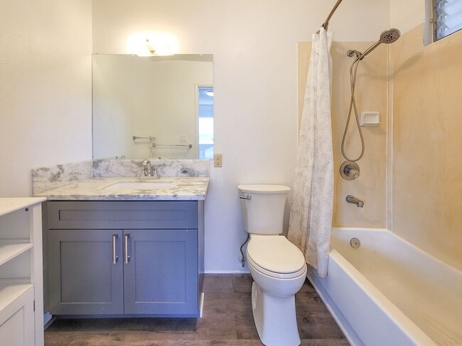 Building Photo - 3BR / 2Bath / 3Pkg - Home in Aiea!