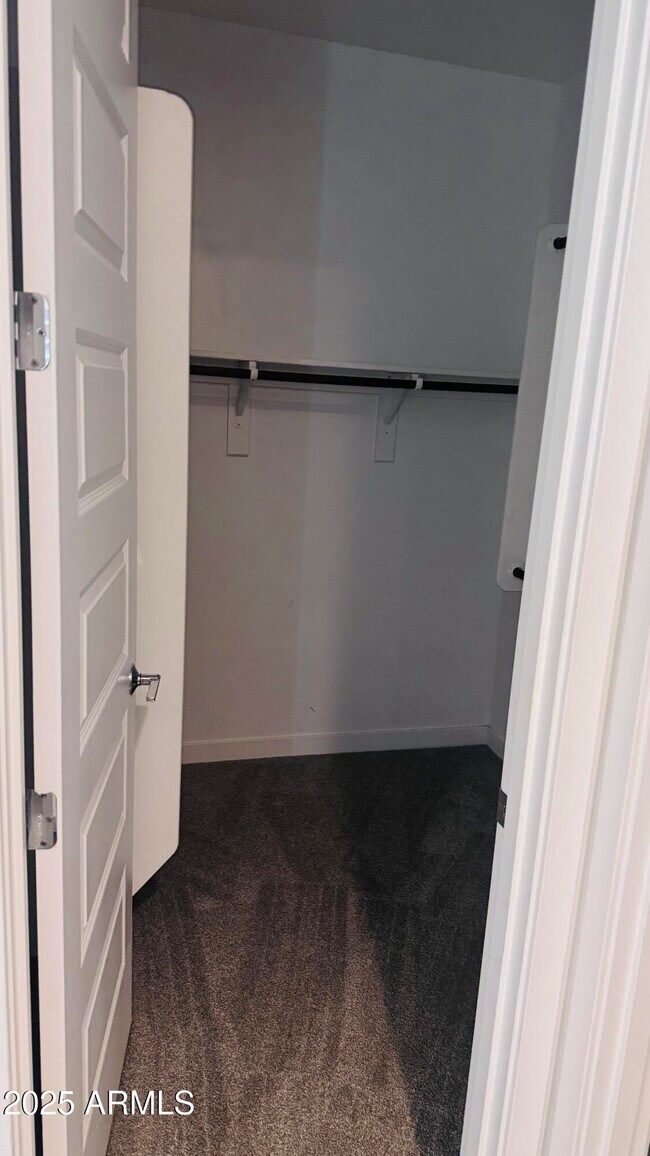 Building Photo - 9118 W Sells Dr