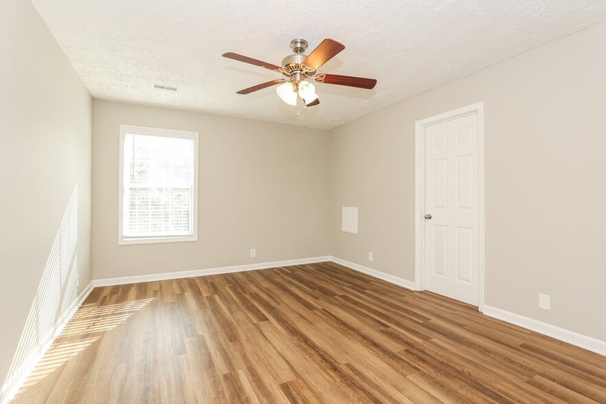 Building Photo - 1421 Westview Dr