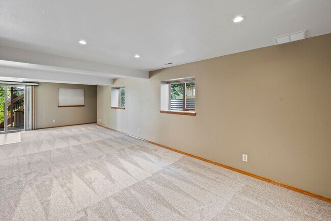 Building Photo - Sundown Rancher with Mountain Views, Walk-...