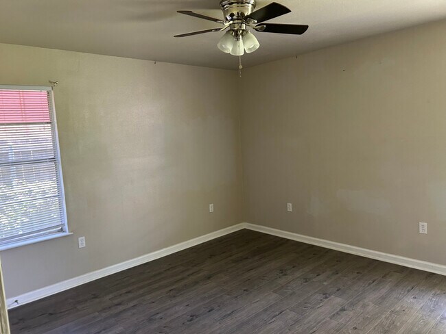 Building Photo - 1816 Pleasant Ln