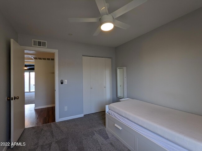 Building Photo - 10044 N 39th Ln