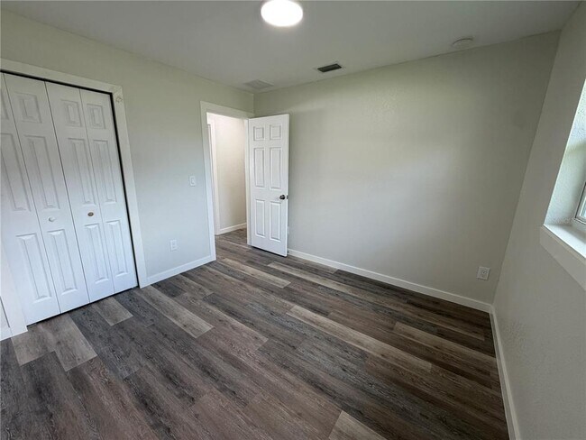 Building Photo - 301 Lesesne St
