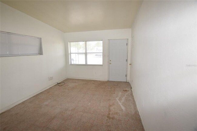 Building Photo - 102 W Lancaster Rd