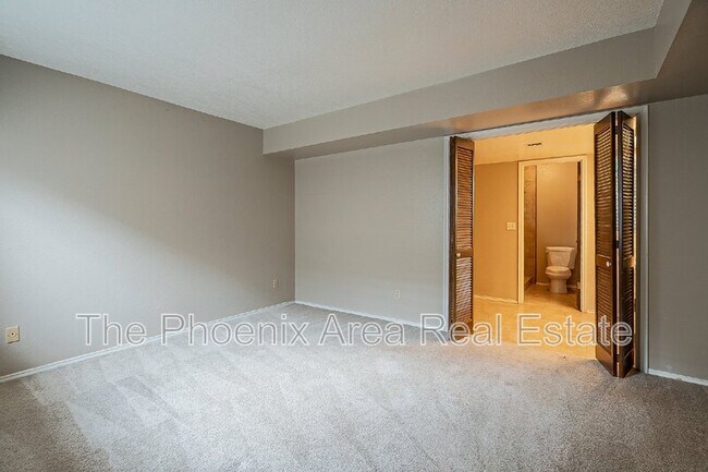 Building Photo - 2256 W Lindner Ave