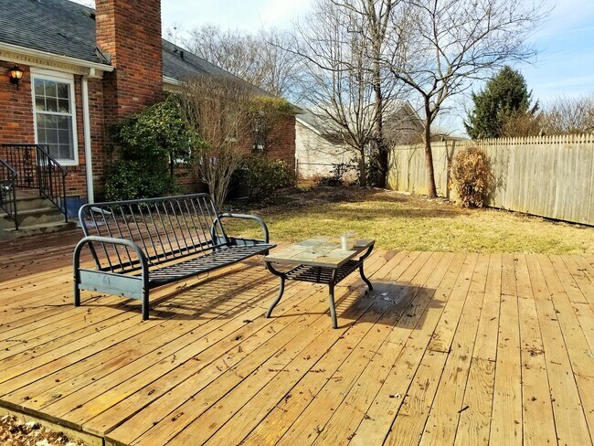 Building Photo - FRESH Paint!  Sprawling, Hurstbourne Ranch with Basement!  3 Bedrooms, 3 Full Baths, Hardwood Flo...