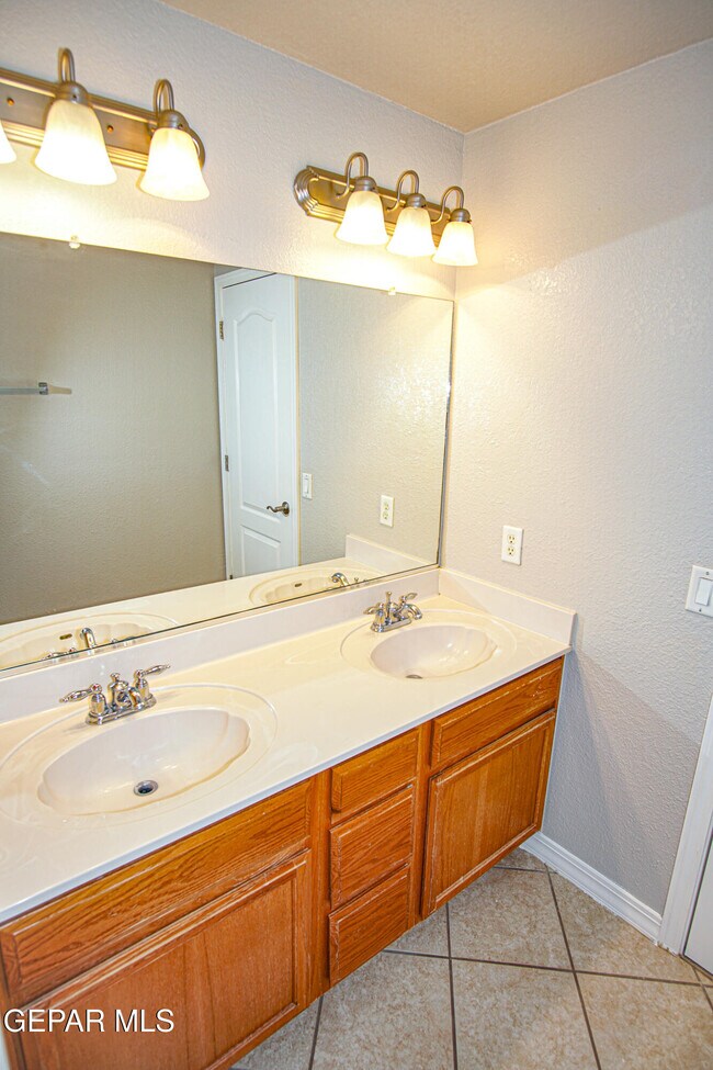 Building Photo - 12712 Tierra Karla Dr