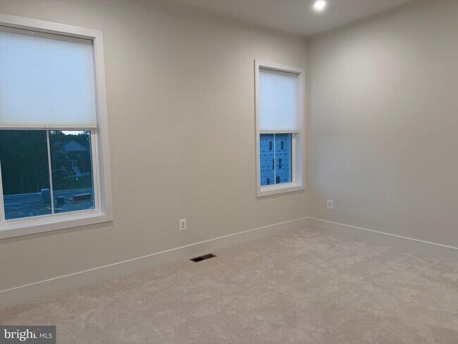Building Photo - 120 Galaxy Pl