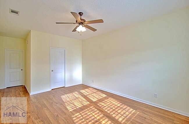 Building Photo - 452 Huntington Dr