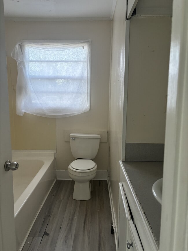 Building Photo - 3503 W Congress St