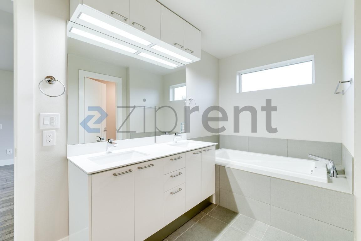 Building Photo - 12220 SE 251st Pl