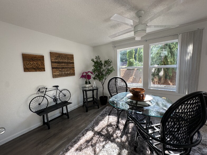 Building Photo - 844 Phoenix St NE